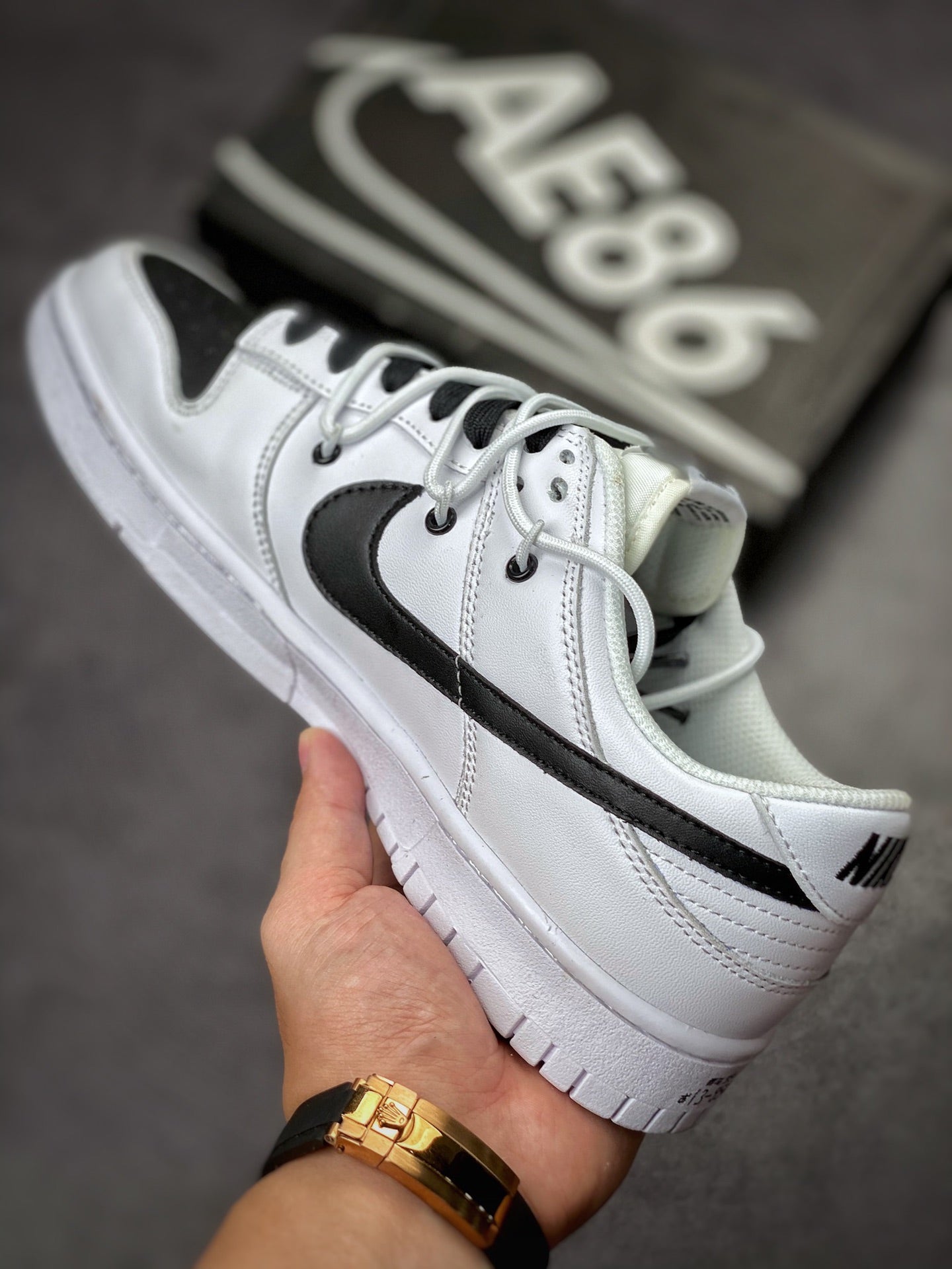 240 NIKE SB Dunk Low Retro